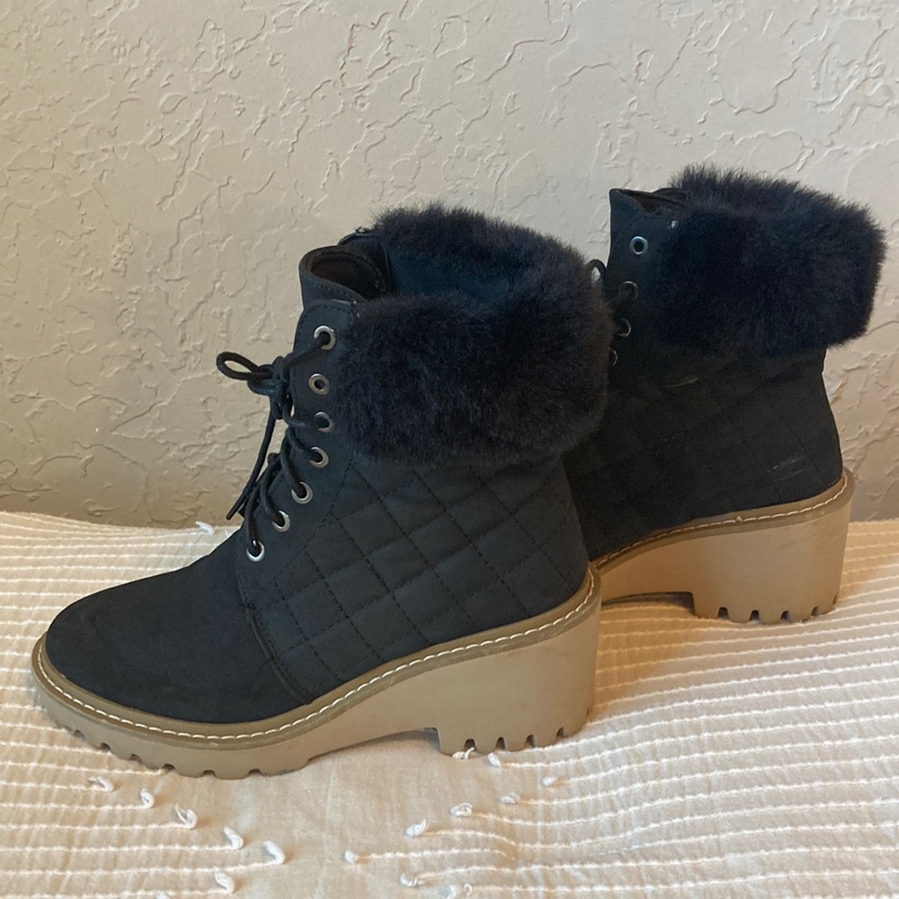 Women’s Quilted Fur Boots with Heel - Picture 2 of 6